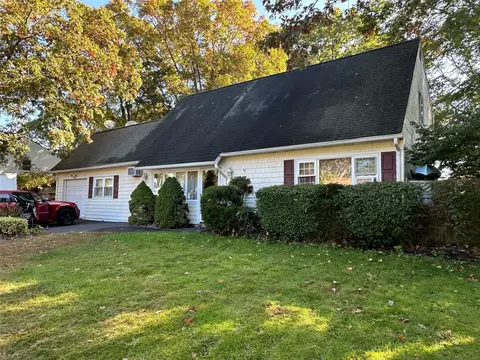 11 Harford Dr, Coram, NY 11727