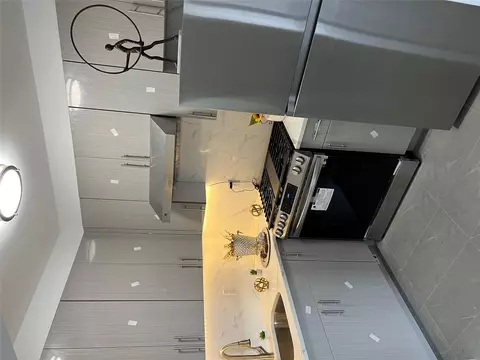 42-10 147th St #4B, New York, NY 11355