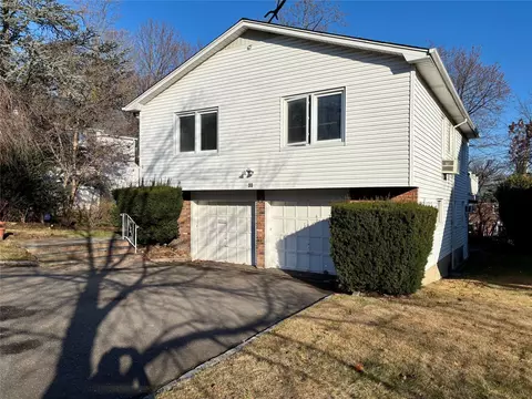 19 Windsor Rd, North Hempstead, NY 11021