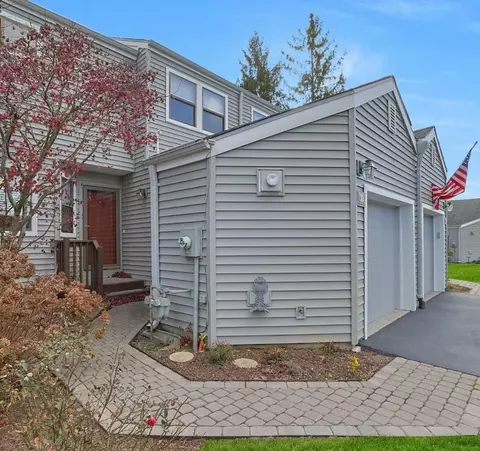 302 Chase Ct, Ossining, NY 10562