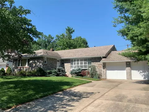 108 Tanners Pond Rd, Garden City, NY 11530