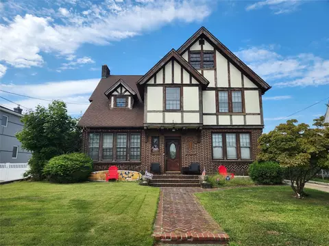 27 2 St, Lynbrook, NY 11563
