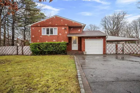 44 Palm St, Central Islip, NY 11722