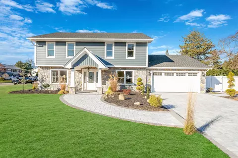 5 Mallard Cv, West Islip, NY 11795