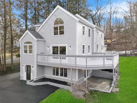 23 Myrtle Dr, Mahopac, NY 10541