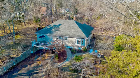 5 Valley Rd, Sag Harbor, NY 11963