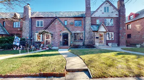8738 62nd Rd, New York, NY 11374