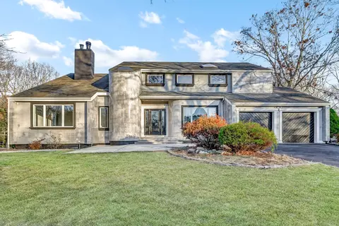 39 Carmen View Dr, Shirley, NY 11967