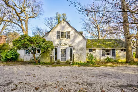 895 Bryant Ave, North Hempstead, NY 11576