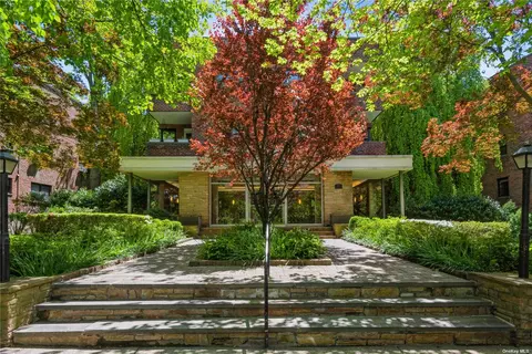 30 Grace #1L, North Hempstead, NY 11021