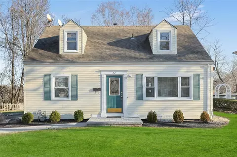 22 Tanneyanns Ln, West Haverstraw, NY 10993