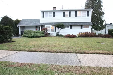 72 Autumn Ln, Hicksville, NY 11801
