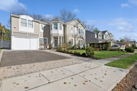 39 Ivy Dr, Jericho, NY 11753