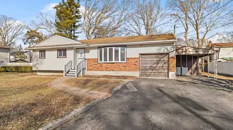 319 Essex St, West Babylon, NY 11704