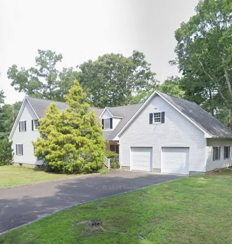 115 Hammond Ln, Centereach, NY 11720