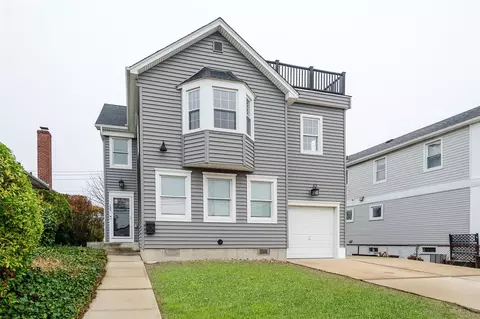 733 E Walnut St, Long Beach, NY 11561