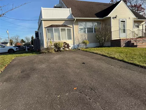 330 Unqua, Massapequa, NY 11758