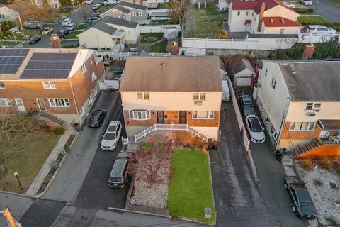 210 Hoover Rd, Yonkers, NY 10710