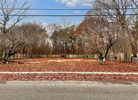 68 Wilson Ave, Brookhaven, NY 11953