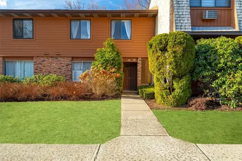 276 Coachlight Sq, Cortlandt, NY 10548