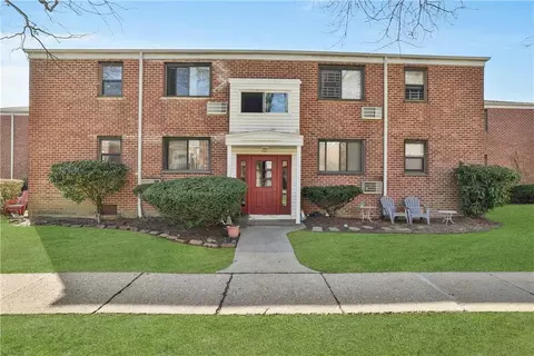28 Lawrence Dr #A, Greenburgh, NY 10603