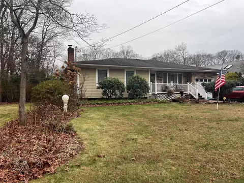 153 Auborn Ave, Shirley, NY 11967