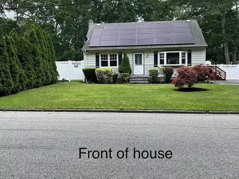 13 Oakland Dr N, Riverhead, NY 11901