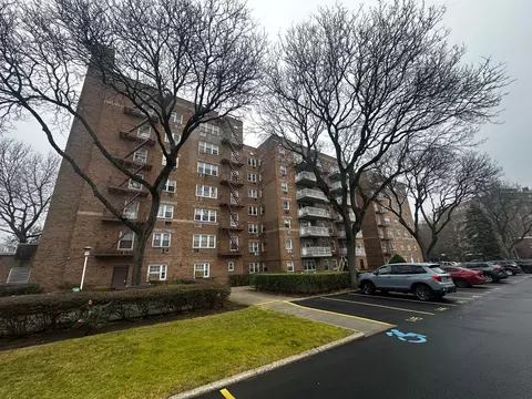 149-30 88th St #4A, Howard Beach, NY 11414