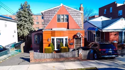 1561 E 98th St, Brooklyn, NY 11236