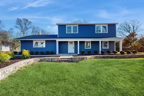 3 Windover Ln, Coram, NY 11727