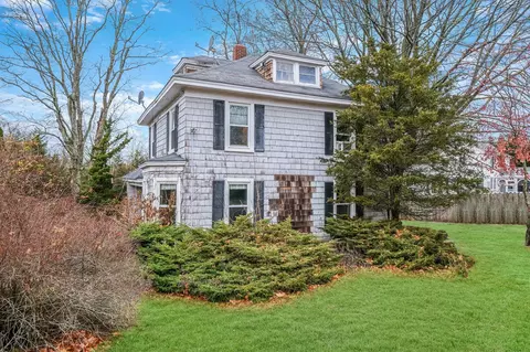 67 Baycrest Ave, Westhampton, NY 11977