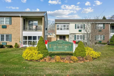 215 E Main St #16, East Islip, NY 11730