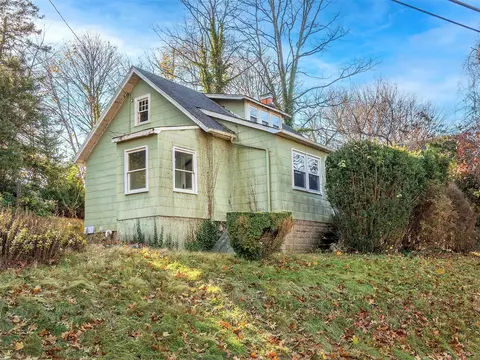 91 Altamont Ave, Sea Cliff, NY 11579