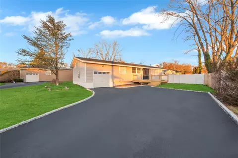 11 Buckskin, Selden, NY 11784