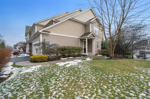 31 High Ridge Ln, Wallkill, NY 10940