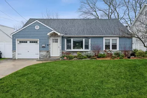 230 Evers Ln, Oceanside, NY 11572