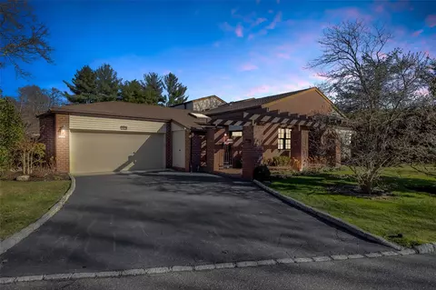 143 Darters Ln, North Hempstead, NY 11030
