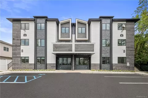 6 Crown Rd #114, Ramapo, NY 10952