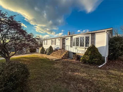 44 Vandervort St, Florida, NY 10921