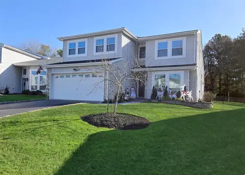 246 Fairfield Dr E, Holbrook, NY 11741