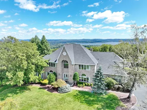 60 Wilderness Dr, Stony Point, NY 10980