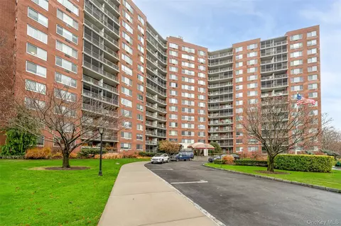220-55 46 Ave #5R, Bayside, NY 11361