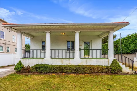 219 Beach 143rd St, Neponsit, NY 11694