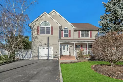 2443 Logue St, North Bellmore, NY 11710
