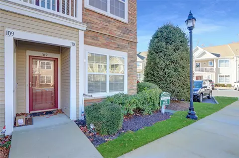 109 Paget Ln, Massapequa, NY 11758
