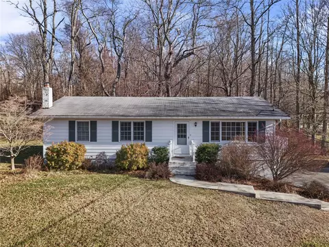 4 Charlotte Dr, La Grange, NY 12540