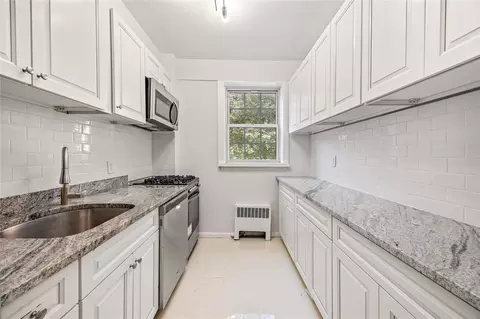 220 Pelham Rd #3R, New Rochelle, NY 10805
