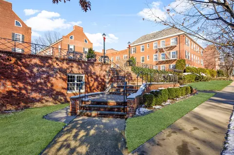 1815 Palmer Ave #2A, Larchmont, NY 10538
