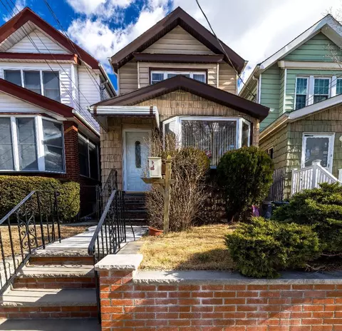 8933 92 St, New York, NY 11421