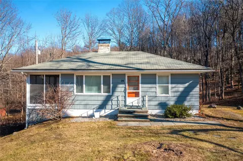 26 Taber Knolls Dr, Pawling, NY 12564